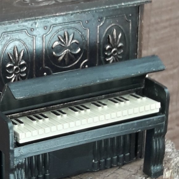 Mini Dollhouse Piano Cast Iron Pencil Sharpener Vintage Mini Musical Instrument - Picture 7 of 7
